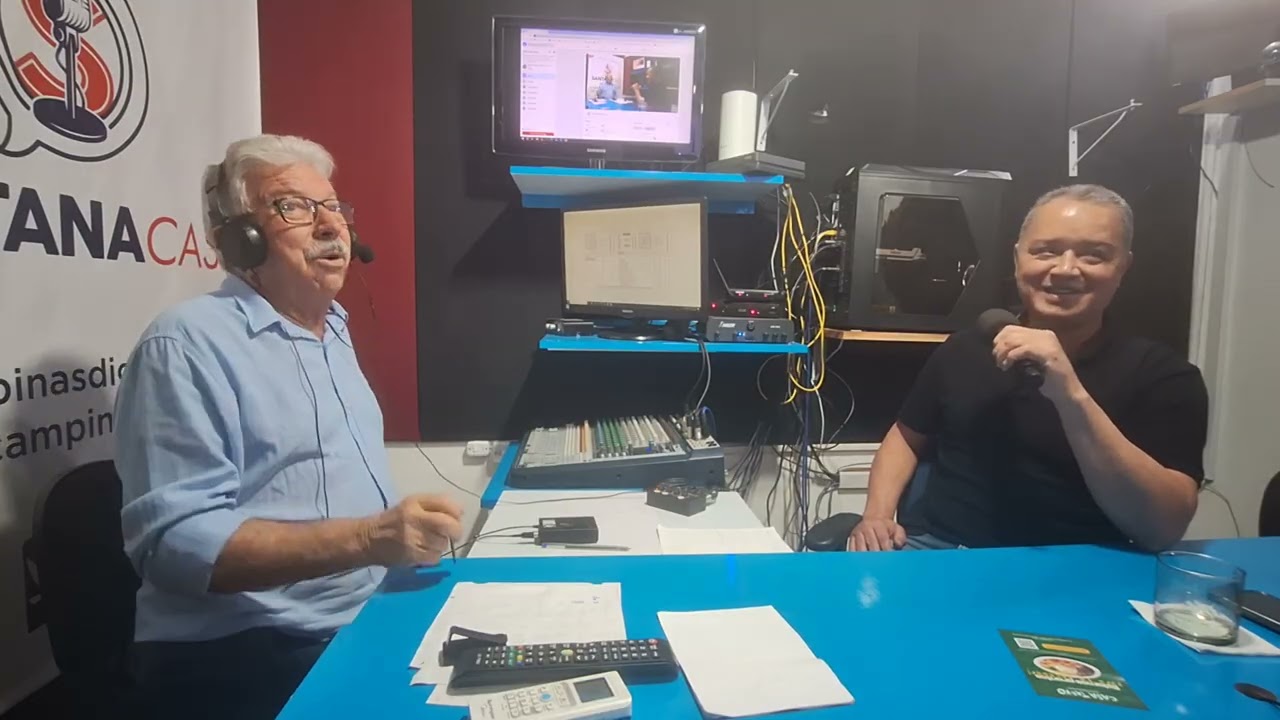 Roberto Santana conversa com o inspetor superintendente da GMC Rayland.