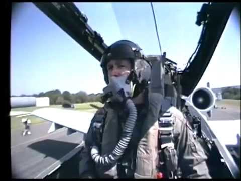 Demostración aérea del equipo oficial A-10C Thunderbolt II Demonstration Team