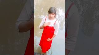 Ekta Vul Mher Hate Ami,