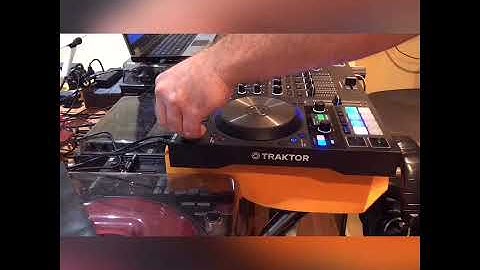 #TRAKTORcommunity videos Traktor S4MK3 unlimited opportunities, DJ EZ deconstruction by DJ Backflow