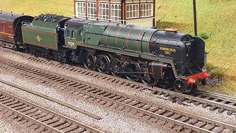 BR Standard Class 9F 92220 Evening Star | Hornby OO Gauge | Ambleford Junction Model Railway