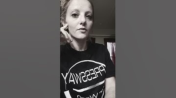 Expressive Woman Lip-Syncs with Hand Gestures#lipsync #handgestures #expressive