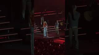 Kelsea Ballerini brings out Kenny Chesney in Knoxville Tennessee “Half of my hometown” live