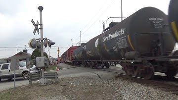 CSX 6953 Heads South through Crestwood, Kentucky