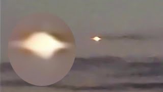 اثنين من الأجسام الطائرة UFO على شكل الماس تغير شكلها في سماء سياتل واشنطن