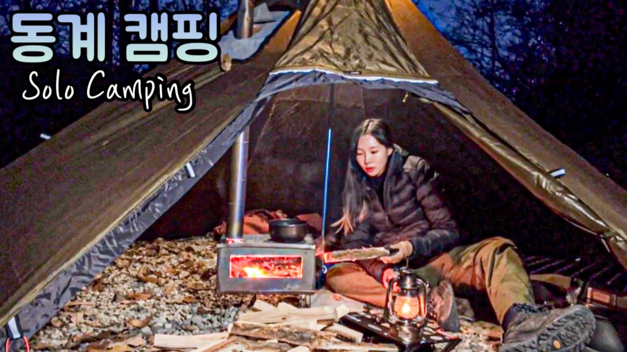 Теплый кемпинг в одиночестве в палатке-типи с дровяной печью в холодный день / Жареный угорь и кот