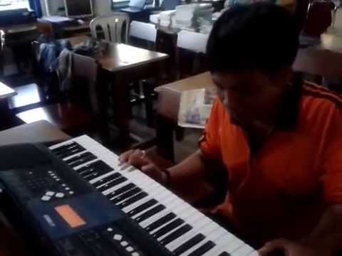 lagi-belajar-main-piano-maklum-masih-pemula