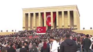 Yurttaşlar, Ulu Önder Mustafa Kemal Atatürkü Anma Için Anıtkabirde