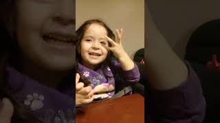 Abi cantando Contigo Perú de 3 años 1 mes