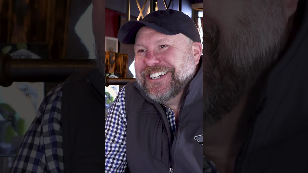 1st stop: Rogers Park Social 🍸 Meet the owners, explore their cocktails, and see what Wally creates!