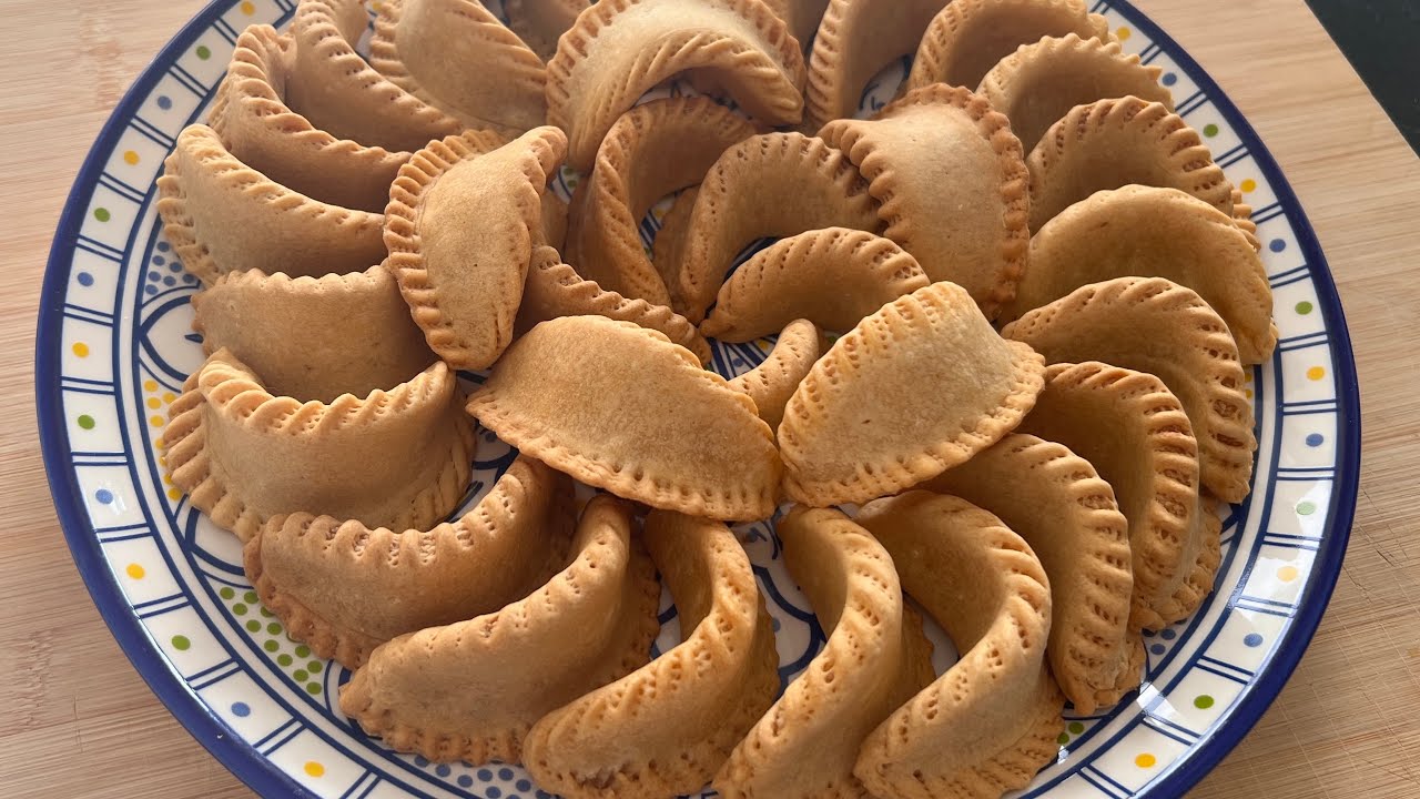 سلسلة حلويات العيد - كعب غزال بلدي على حقو وطريقو و ناجح معاك من تجربة الاولى corne de gazelle