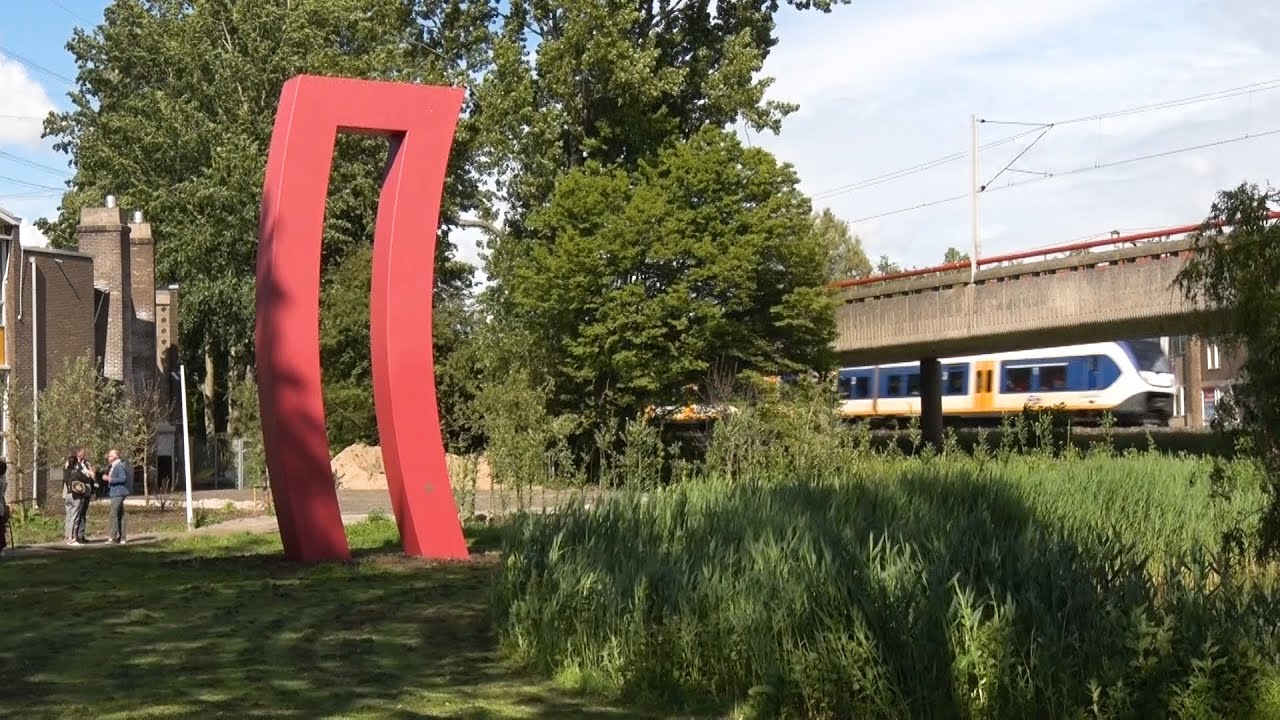 Kunstwerk 'Tussen de rails' terug van weggeweest YouTube Kunstwerk 'Tussen de rails' terug van weggeweest YouTube