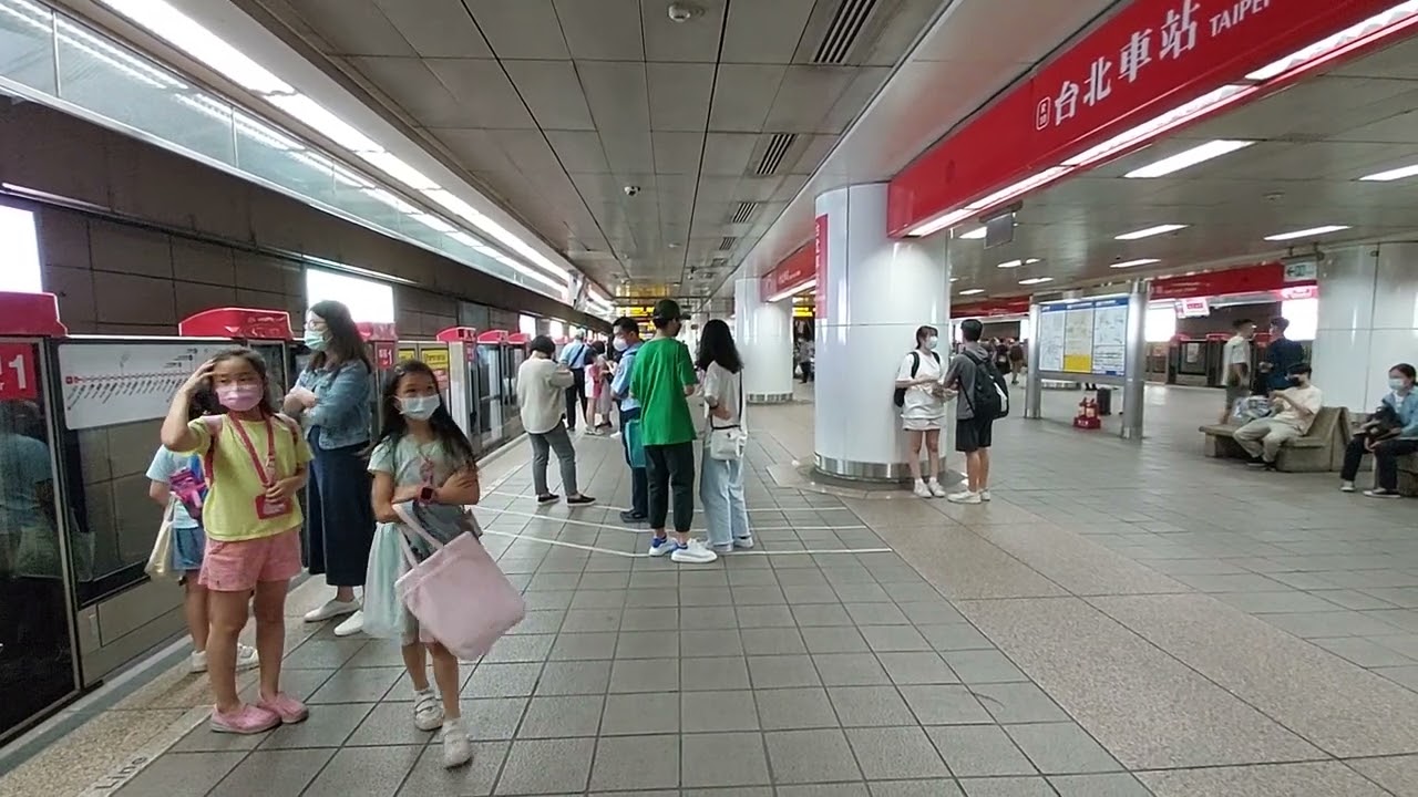 台北捷運 淡水信義線 台北車站 下班尖峰時刻人潮近景(往淡水、北投方向) [R10 D] (O)