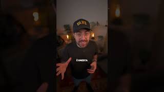 👇 La macchina non mente. Ma nemmeno capisce.  Il nostro cervello interpreta, riempie, emoziona. La