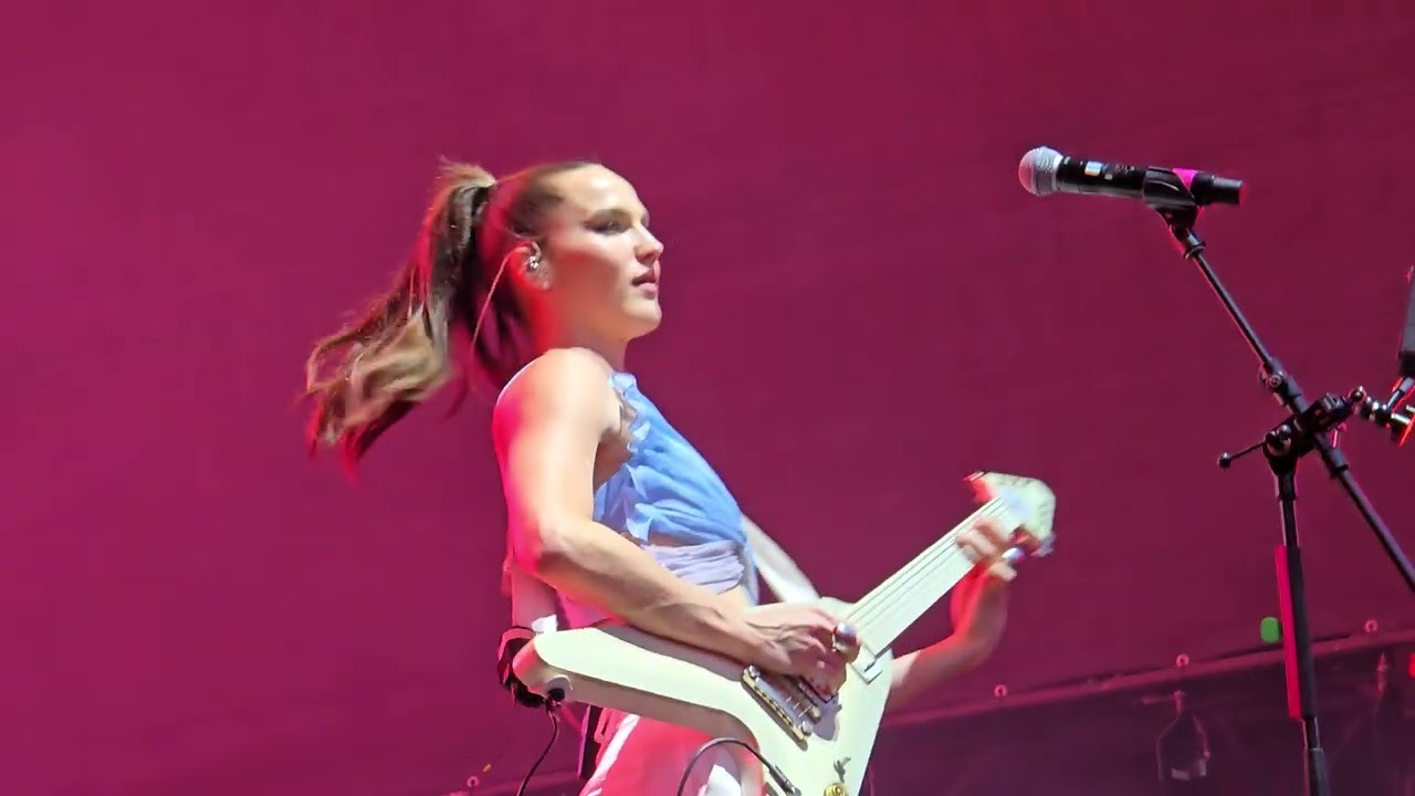 Sofi Tukker - Pick up the Phone/Jacaré - 2025.07.15.
