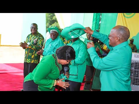 Snura Mushi Mimi Ndiye Mwanamke Wa Kwanza Kuvalishwa Kofia Na Rais 