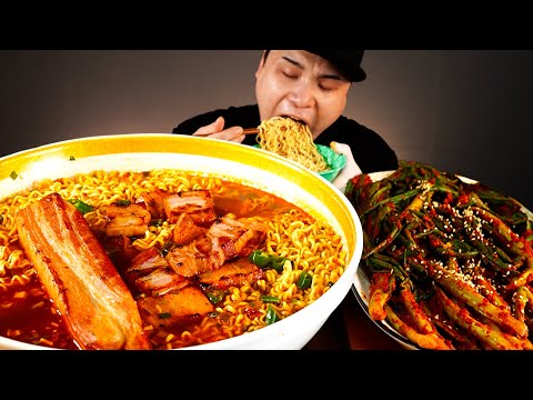 리얼사운드 Smoked Pork Belly Spicy <strong>ramen</strong>  ASMR Mukbang(Eating <strong>Show</strong>)