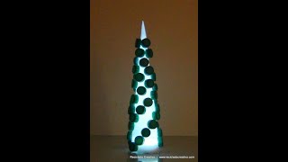 Manualidades para Navidad. Árbol con tapones de botellas de plástico