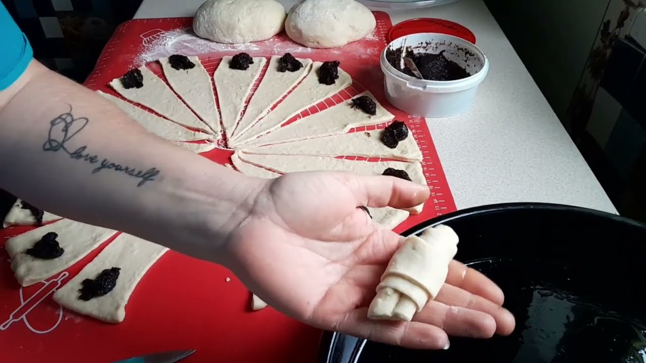 Пісні рогалики з маком.Тісто  на всі кулінарні випадки)))