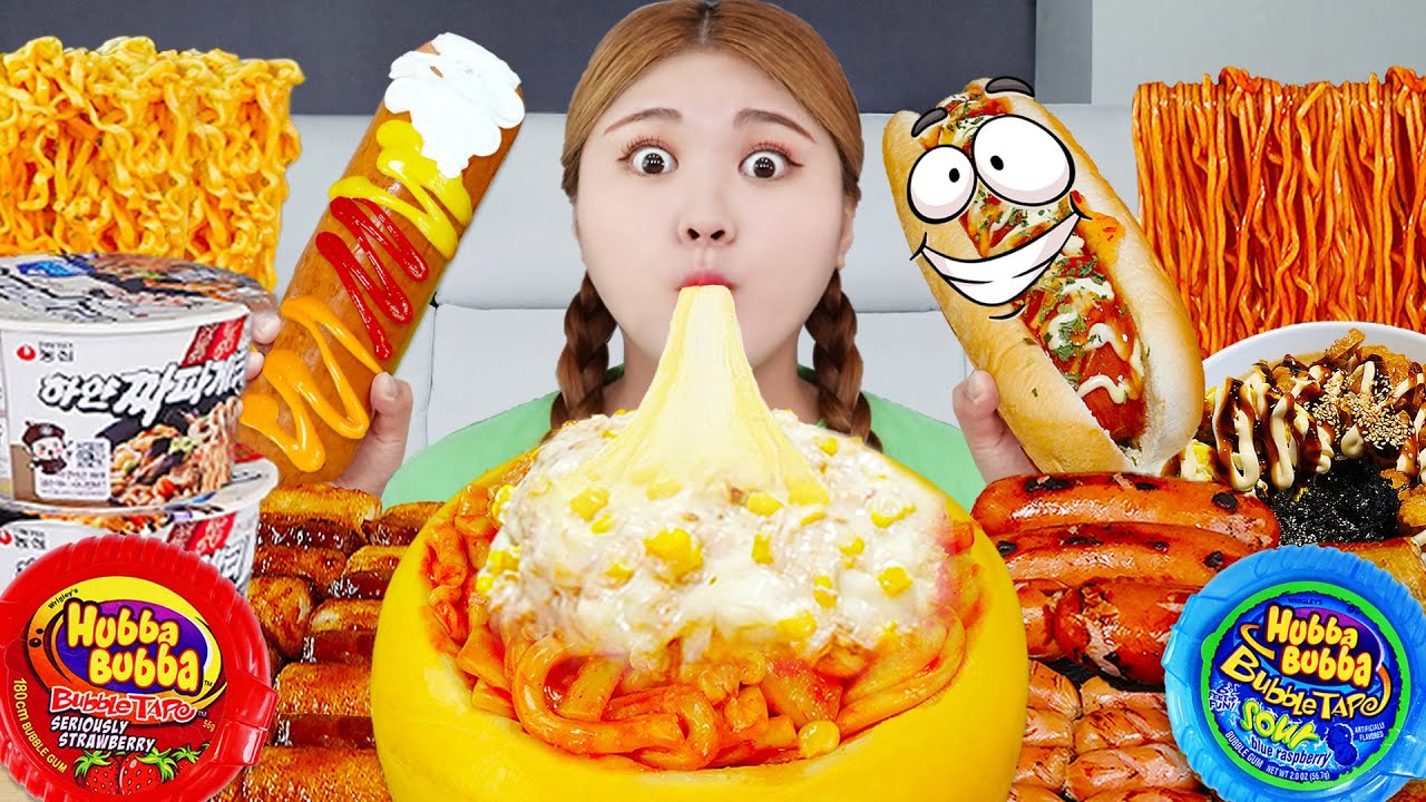 ASMR Mukbang! White Chapagetti Black Bean Noodles Korean Food Comic Book cafe  by HIU 하이유