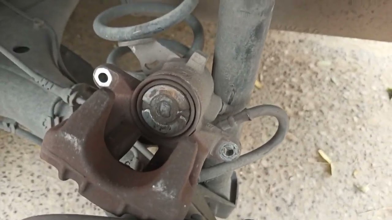 Как вдавить поршень суппорта задний форд фокус 2 - 89 фото