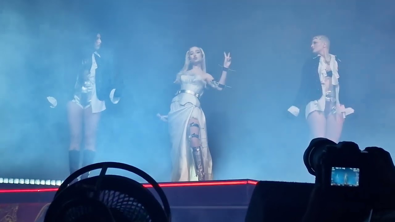Kim Petras - 'Feed The Beast' Live (Feed The Beast Tour, Glasgow)