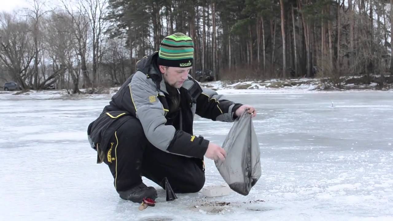 ⁣Ловля рыбы по первому льду на Истринском водохранилище.