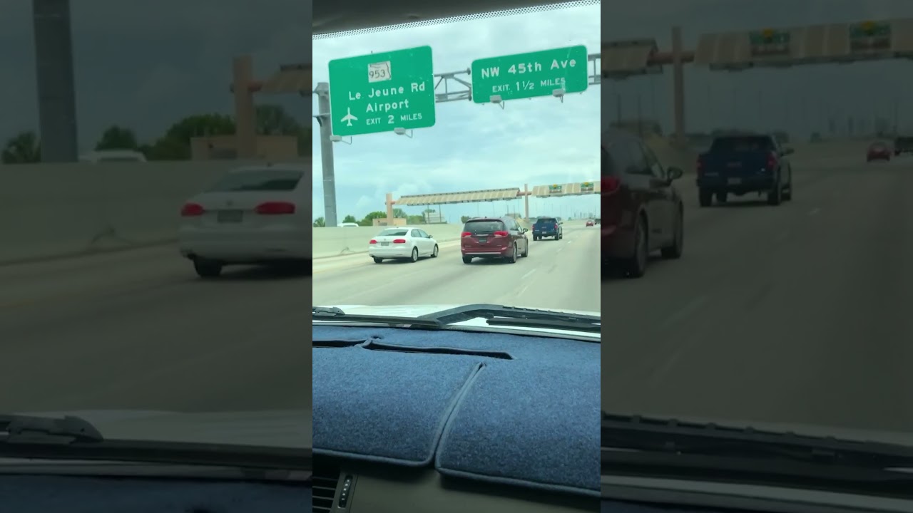 Driver Covers License Plate While Going Through Toll 😲 😲