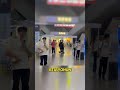 Bu kadın asker, erkek arkadaşından sıcak bir karşılama aldı.