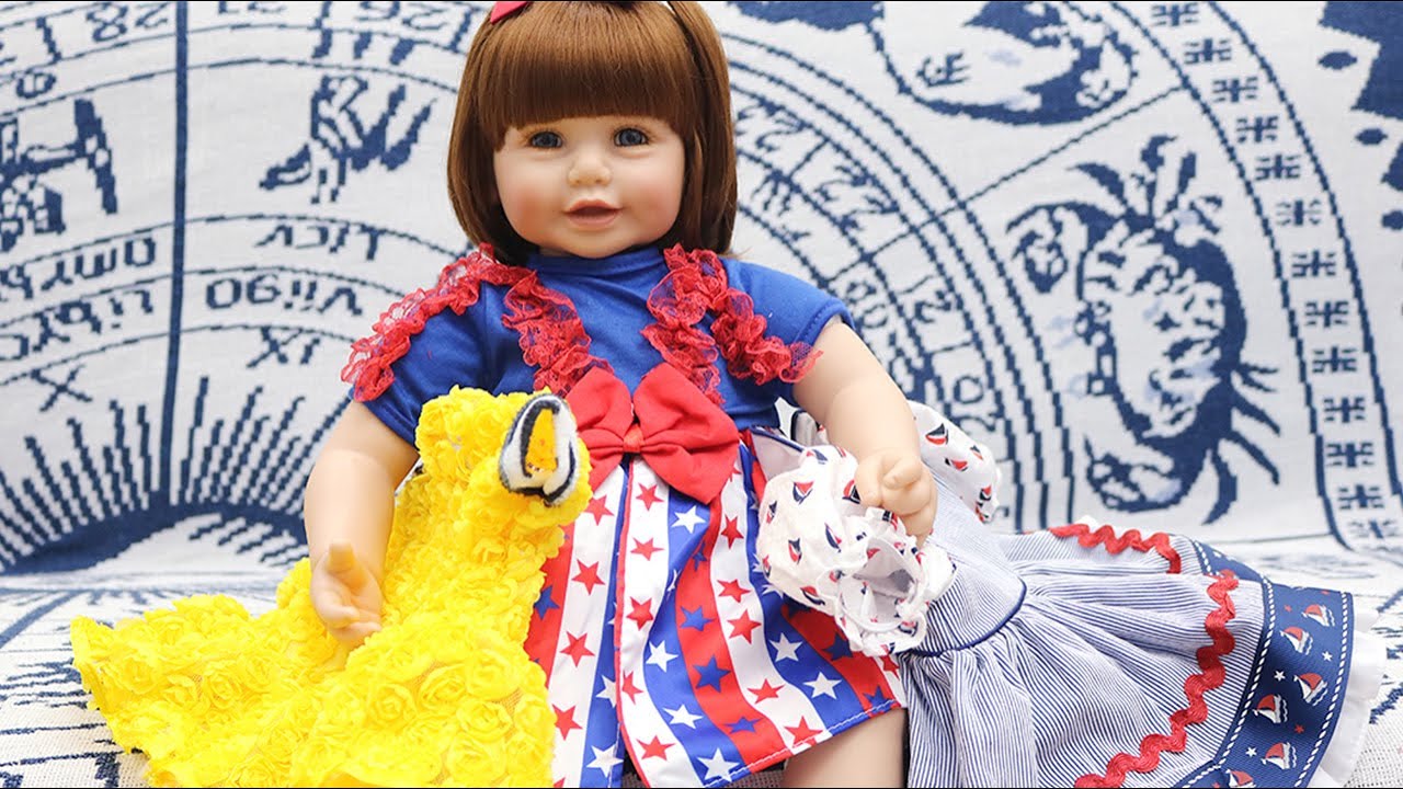 Baby girl Play with Doll. Dolls сайт