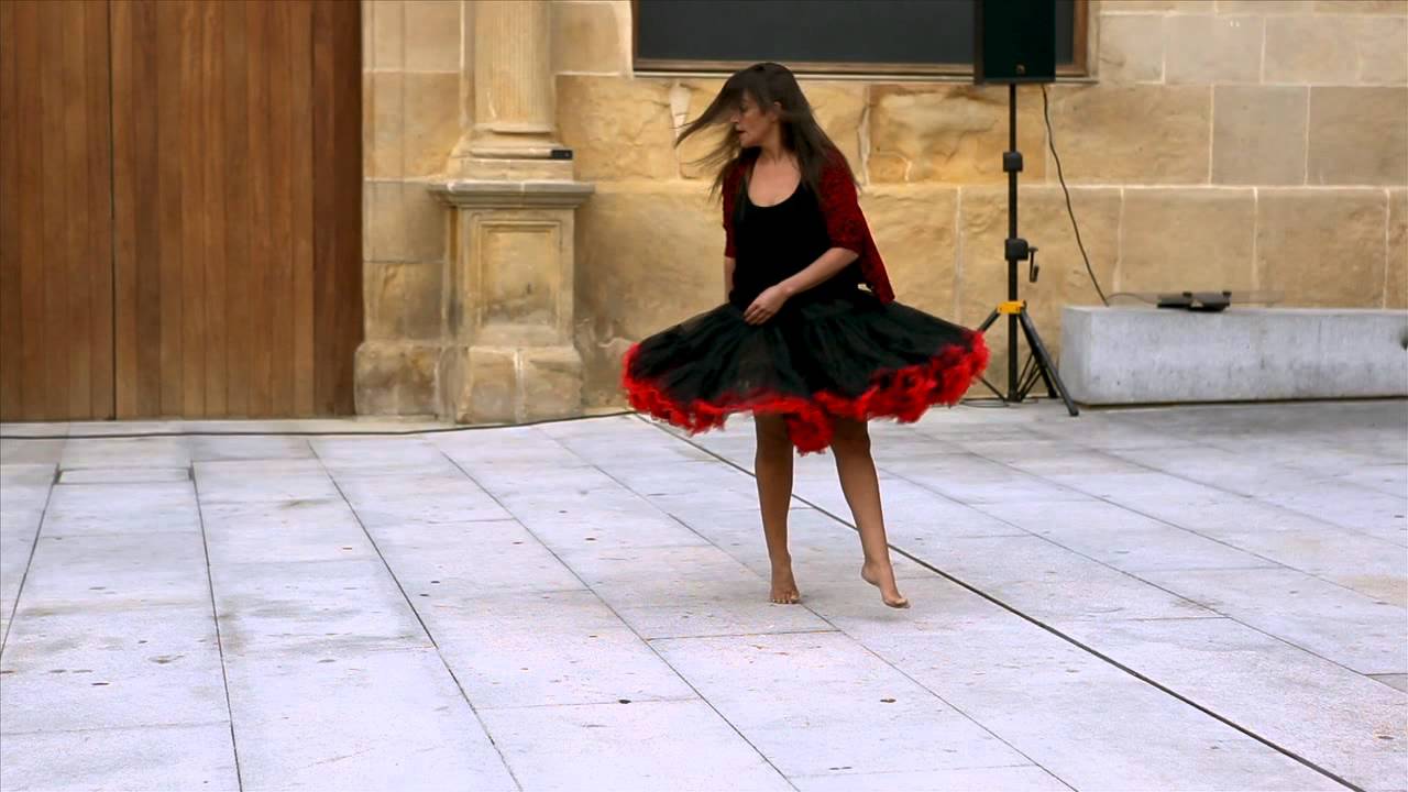 DONOSTIA. La Intrusa Danza (Barcelona/Gasteiz) - Rojo manso