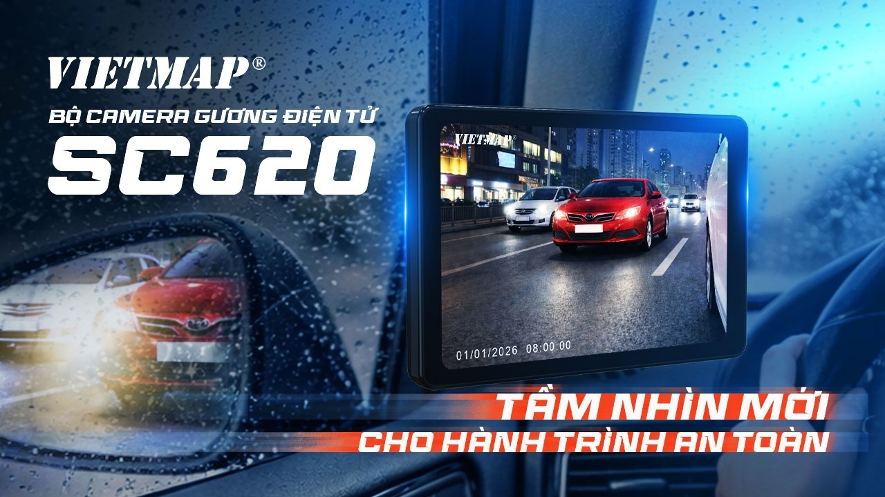 Ảnh bìa video Vietmap SC620: màn hình cảm ứng hiển thị xe bên hông trong trời mưa đêm