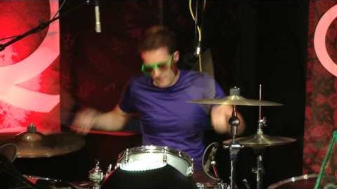 'Shut Up and Let Me Go' by The Ting Tings on Q TV