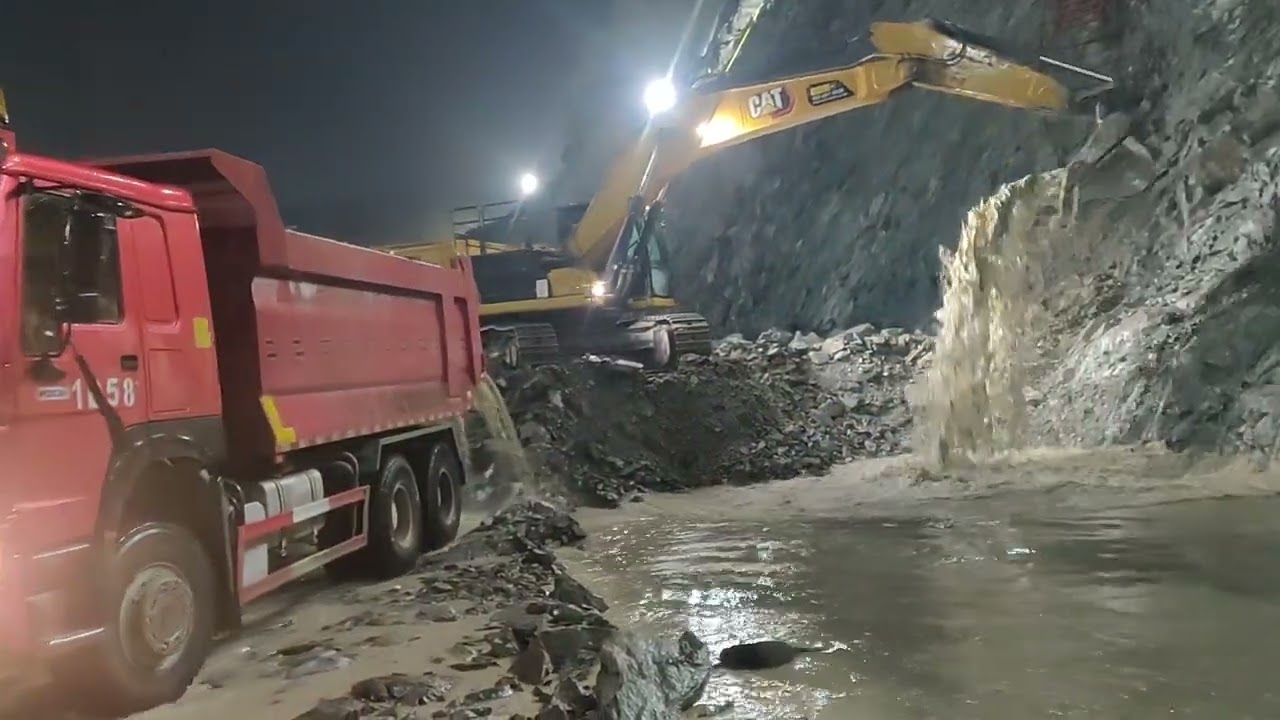 Caterpillar 336 Extreme Power – Amazing Loading Skills | Watch Now!#automobile #chaterpiller³³⁶ 