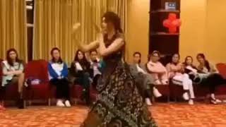 رقص خوب دختر تاجیک  به آهنگ عتیق الله پردل و میر ویس