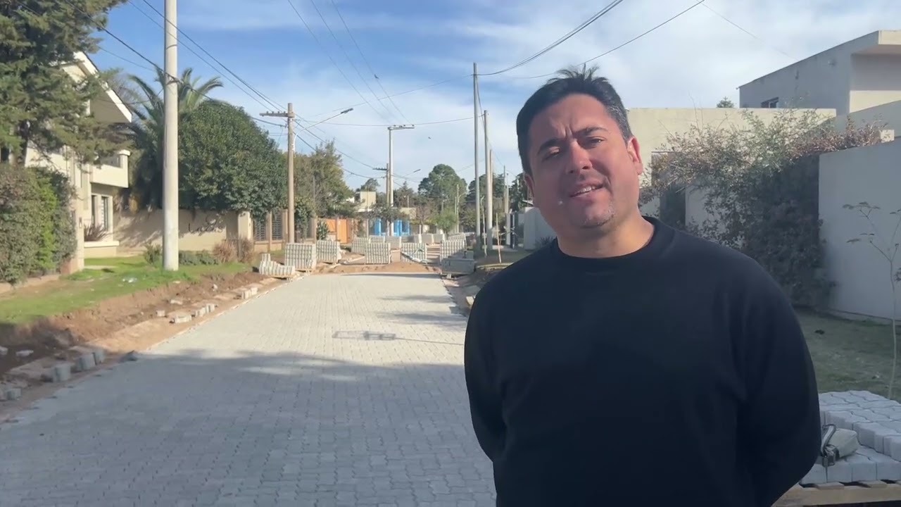 Adoquinado en Almafuerte: barrio Pinares suma 1.000 metros de adoquinado sobre calle Formosa