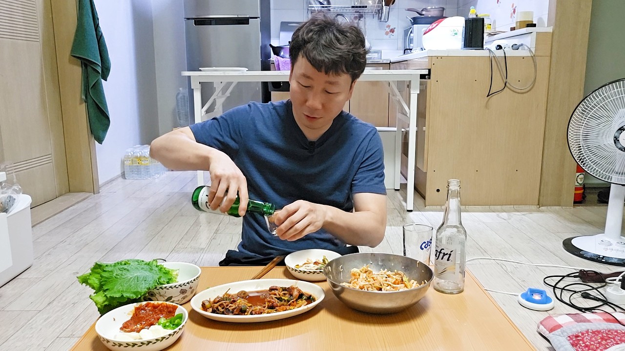 비 오는 날에 마시는 술은 왠지 더 맛있는 거 같죠(가리비무침, 낙지볶음)