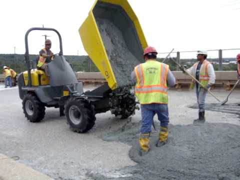 Wacker Neuson Dumper 3001 pouring concrete