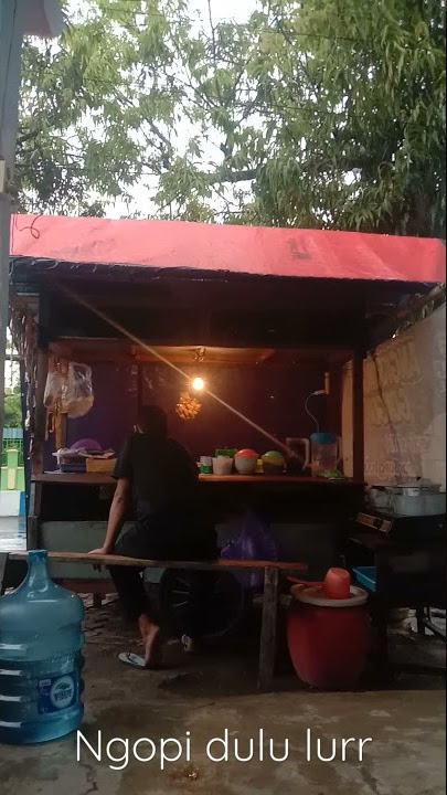 NIKMATNYA NGOPI SAAT HUJAN #shorts #trending #viral #ngopi