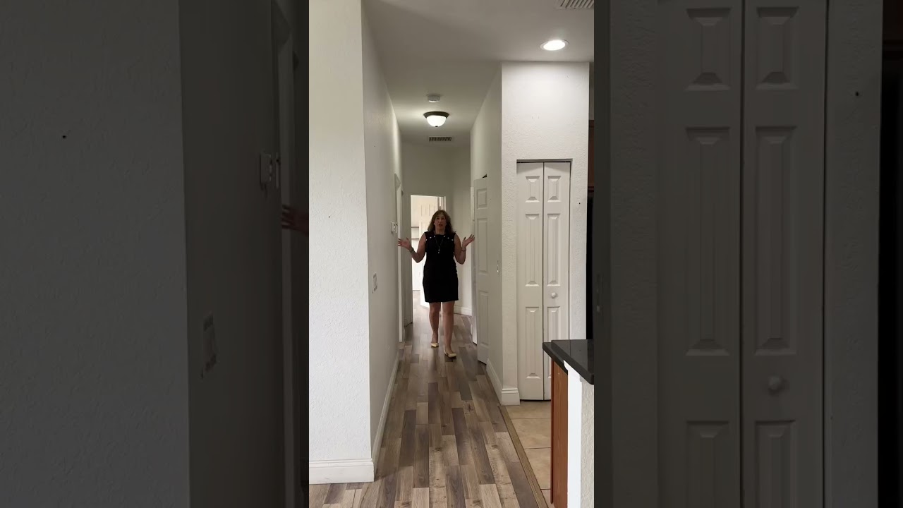 Live in the best location in Tamarac! 9051 Plymouth