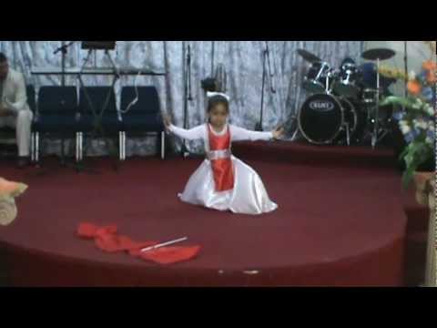 Danza Cristiana "la niña de tus ojos" por niña