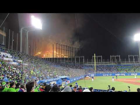 突然花火が上がって困惑する神宮球場（嵐フェス収録、ヤクルト×中日、2020/10/24)