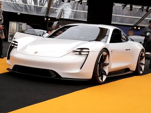 Vidéo: Porsche Mission E électrique sait ce que vous pensez