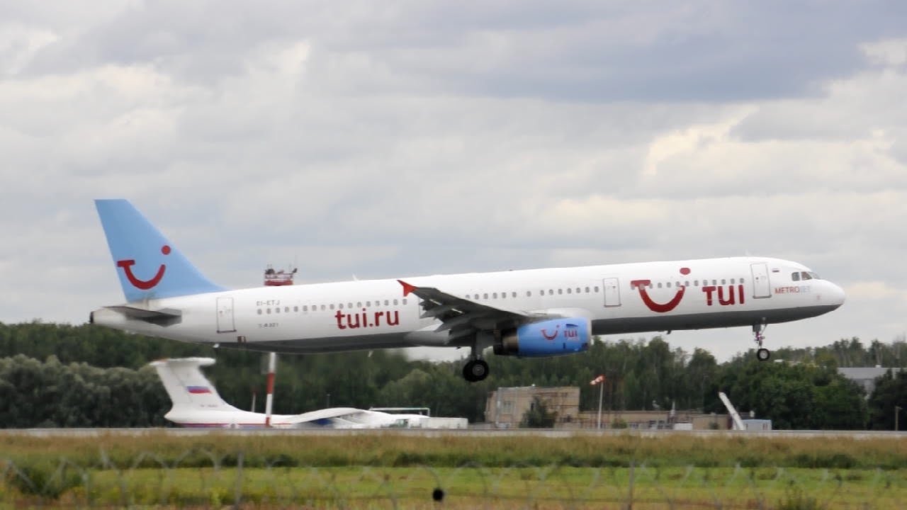 Airbus A321 TUI Metrojet (Kolavia) EI-ETJ landing at Moscow Domodedovo airport, 19.07.2013