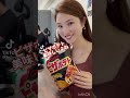 ユイカちゃんの豪快な食べ方のクセシリーズ第1弾😋