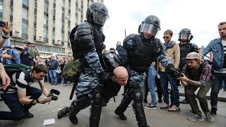 США и ЕС осудили избиение участников антикоррупционной акции в России / Вот так видео Антикоррупционная политика в РФ