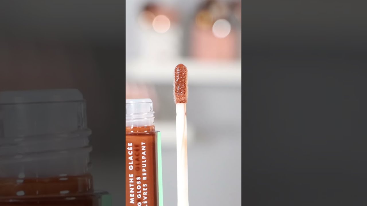 WOW 😍 CHOCOLATE CHIP LIP PLUMPING GLOSS SWATCHES ON DARK SKIN 