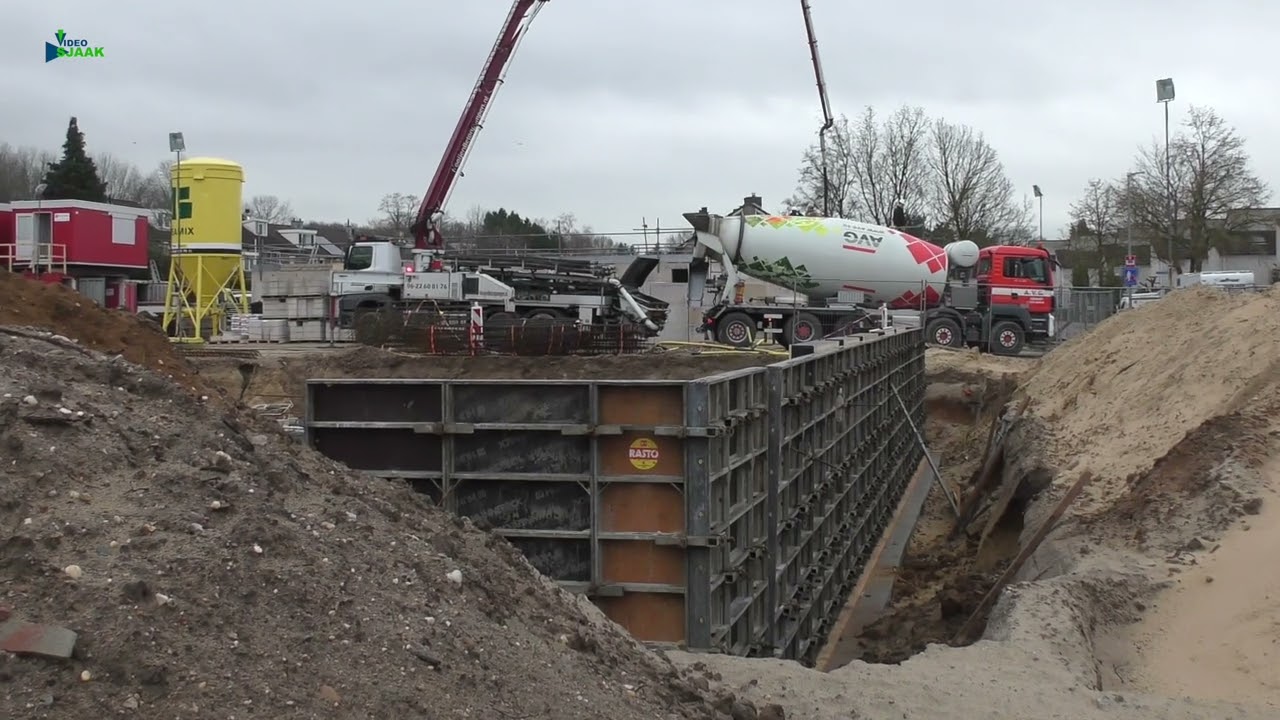 New 030) Bouw Villa Lierdal. Het storten van de vloer 1e etage, gebouw Destion.