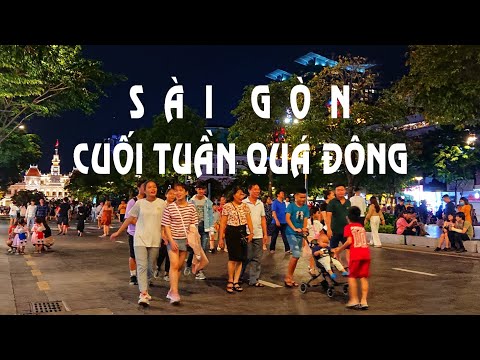 Phố đi bộ Nguyễn Huệ Sài Gòn cuối tuần đông quá trời