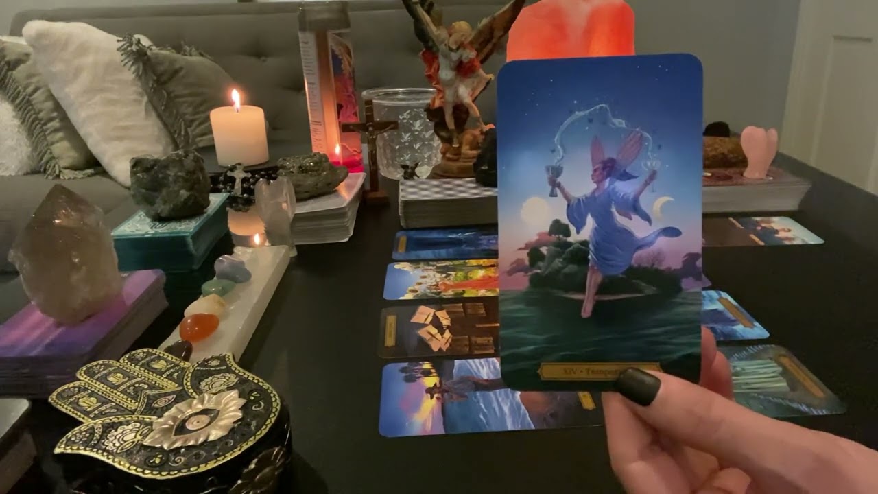 PISCES ♓️ SOMEONE IS ABOUT TO GET THE HELP THEY NEED/EVERYTHING IS FALLING INTO PLACE